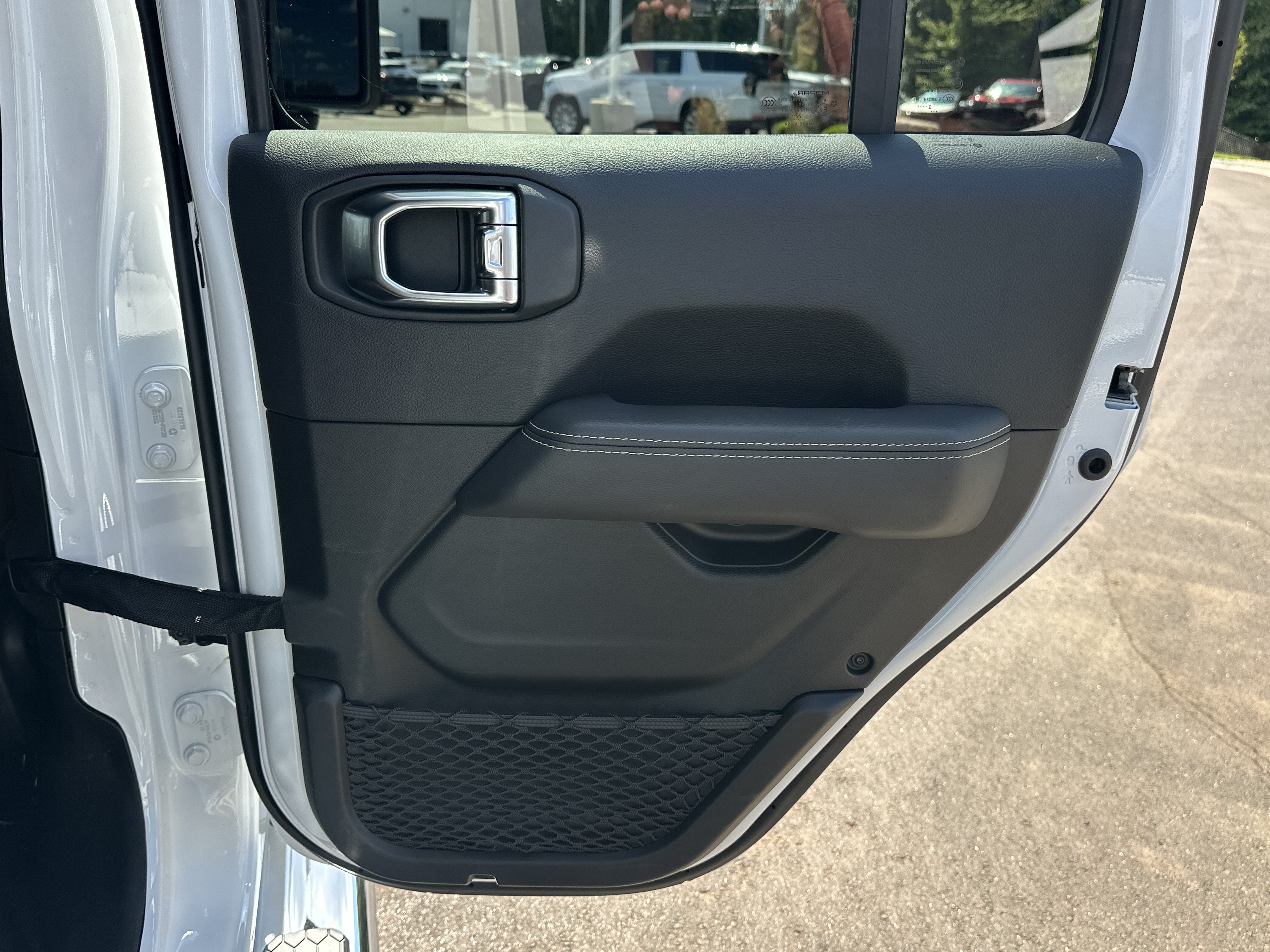 Used 2023 Jeep Wrangler Unlimited Sahara w/ Cold Weather Group AWD/4WD image 17