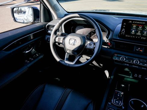 New 2025 Honda Pilot Touring image 15