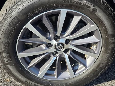 Certified 2019 Toyota Highlander XLE AWD/4WD image 10