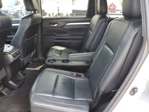 Used 2017 Toyota Highlander SE image 11