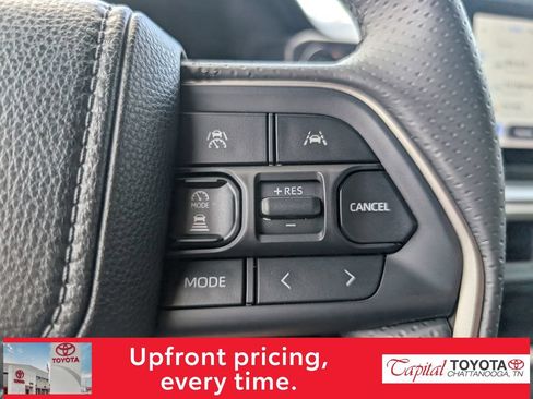 Used 2025 Toyota 4Runner SR5 AWD/4WD image 17