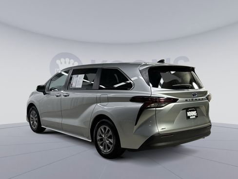 Used 2024 Toyota Sienna LE image 10