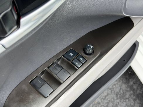 Used 2021 Toyota Camry LE FWD image 12