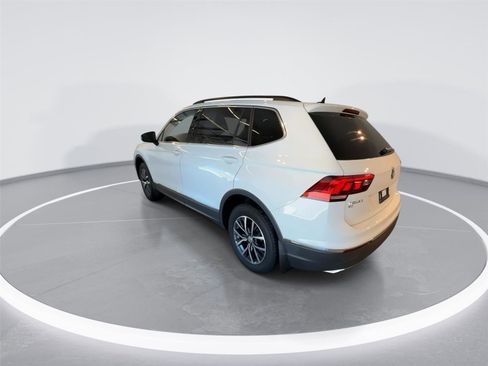 Used 2020 Volkswagen Tiguan SE w/ Panoramic Sunroof Package AWD/4WD image 6