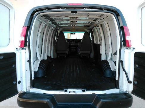 Used 2023 GMC Savana 2500 w/ Driver Convenience Package image 10