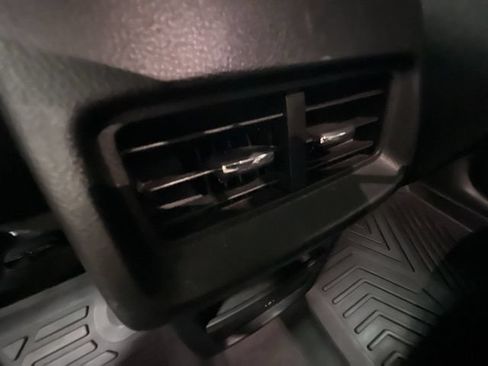 Used 2023 Ford Edge SE AWD/4WD image 21