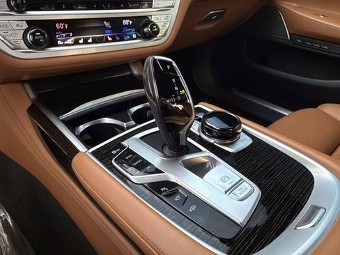 Used 2019 BMW 750i RWD image 25