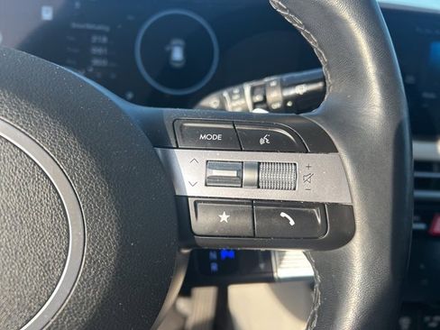 Used 2025 Hyundai Tucson Limited image 16