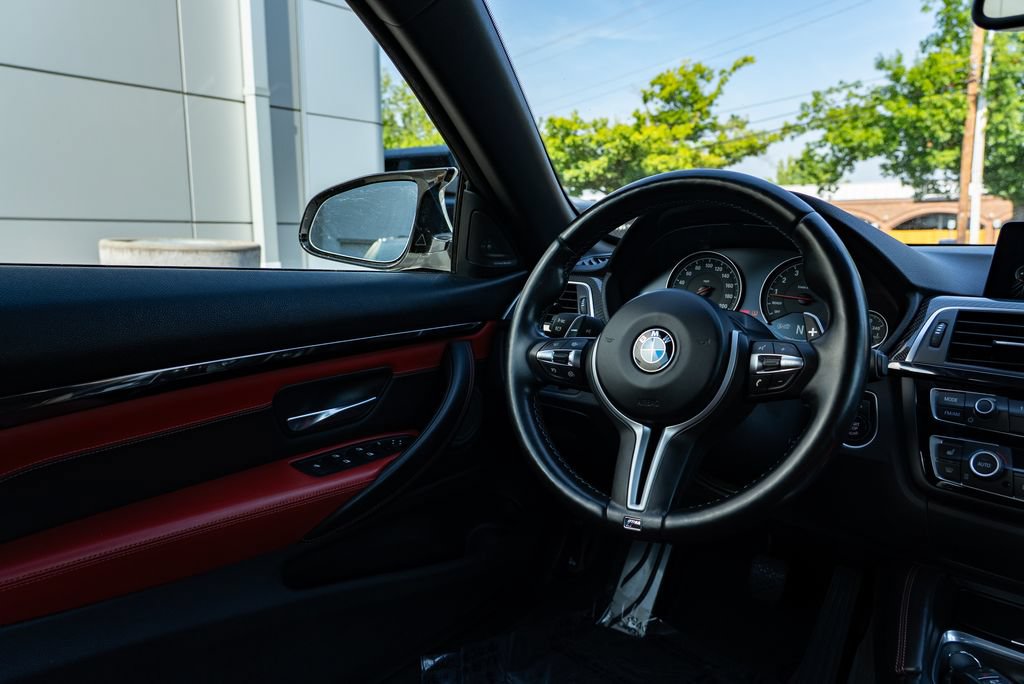 Used 2016 BMW M4 Convertible RWD image 11