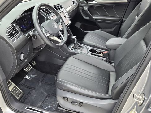 Used 2023 Volkswagen Tiguan SE R-Line image 10