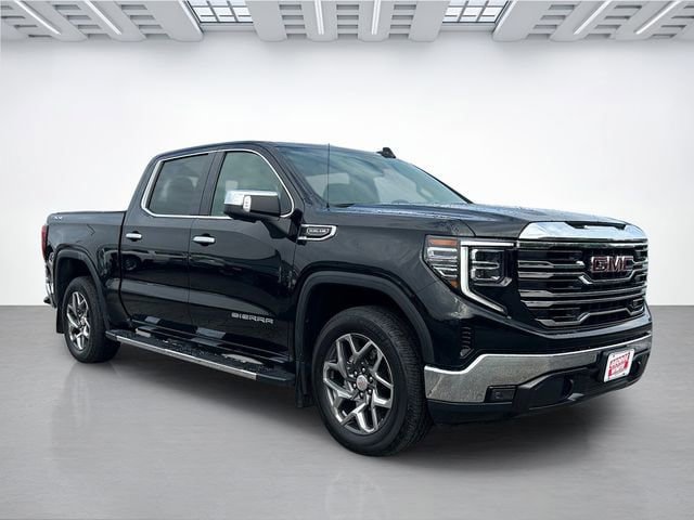 Used 2022 GMC Sierra 1500 SLT w/ SLT Convenience Package AWD/4WD image 2