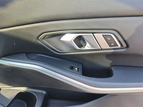 Used 2023 BMW 330i xDrive Sedan w/ Premium Package image 34