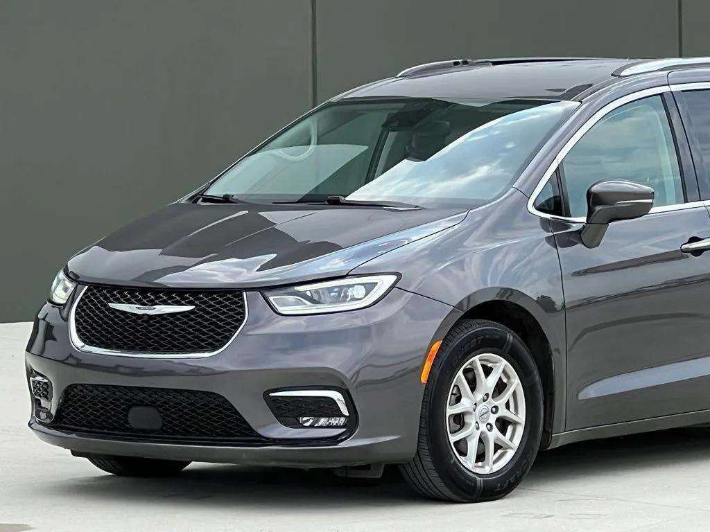 Used 2021 Chrysler Pacifica Touring-L FWD image 35
