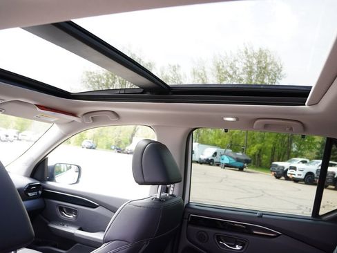 Used 2023 Honda Pilot Touring image 19