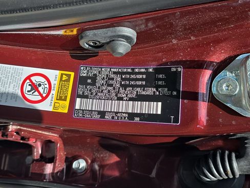 Certified 2019 Toyota Highlander XLE AWD/4WD image 41