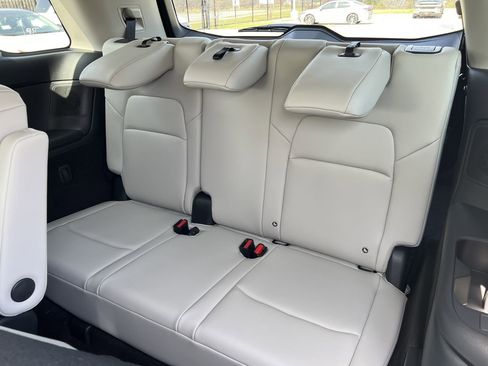 New 2026 Nissan Pathfinder SL w/ SL Premium Package FWD image 16