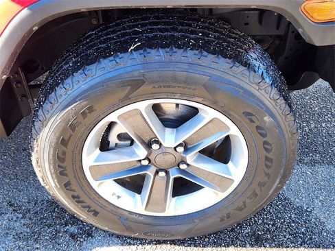 Used 2022 Jeep Wrangler Unlimited Sahara w/ Cold Weather Group image 13