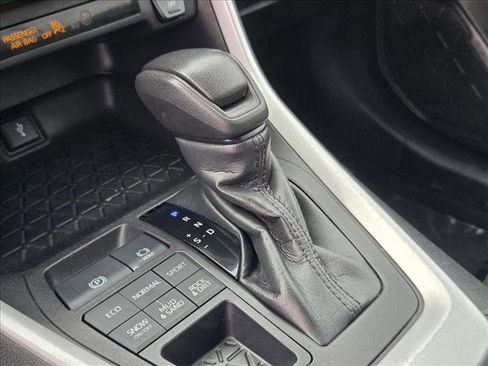 Used 2021 Toyota RAV4 XLE image 12