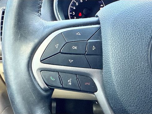 Used 2018 Jeep Grand Cherokee Limited image 36