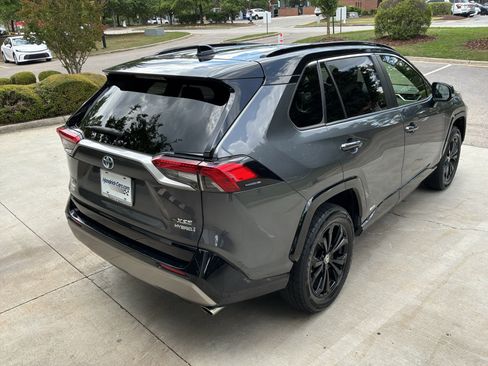 Used 2022 Toyota RAV4 XSE AWD/4WD image 10