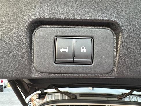 Used 2024 Nissan Rogue SV image 12