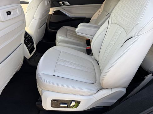 Used 2021 BMW X7 xDrive40i w/ Premium Package AWD/4WD image 8