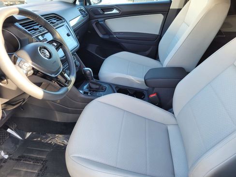 Certified 2020 Volkswagen Tiguan SE image 19