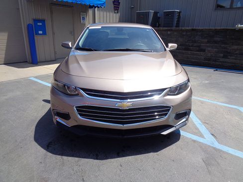 Used 2018 Chevrolet Malibu LT w/ LPO, Convenience Package 2 FWD image 4