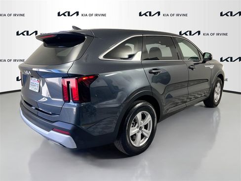 Certified 2024 Kia Sorento LX image 8