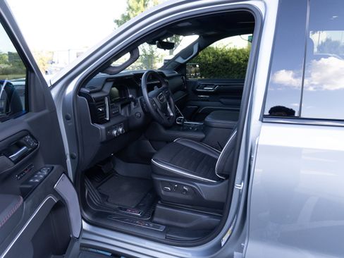 Used 2023 GMC Sierra 1500 AT4X image 10