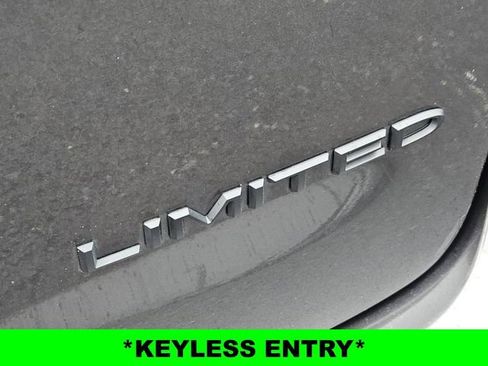 Used 2023 Chrysler Pacifica Limited w/ S Appearance Package image 12