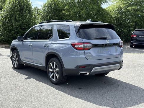 Used 2025 Honda Pilot Touring image 4