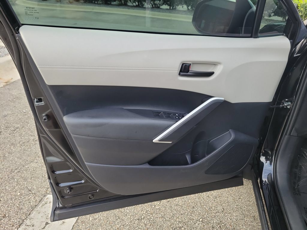 Used 2025 Toyota Corolla Cross L FWD image 21