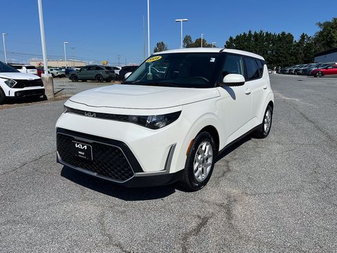Used 2025 Kia Soul LX w/ LX Technology Package FWD image 2
