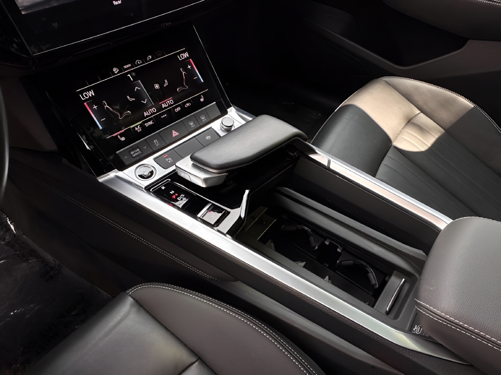 Used 2024 Audi Q8 e-tron Premium AWD/4WD image 9
