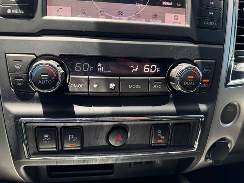 Used 2019 Nissan Titan SV w/ SV Convenience Package RWD image 23