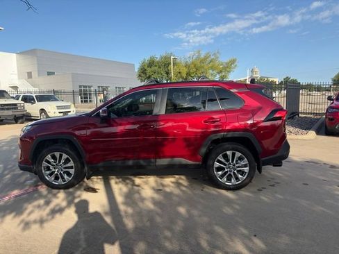 Used 2025 Toyota RAV4 XLE Premium w/ Weather Package FWD image 8