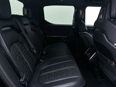 Used 2022 Rivian R1T Adventure AWD/4WD image 38