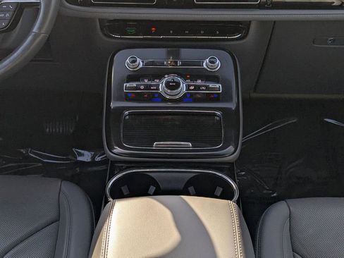 Used 2022 Lincoln Nautilus Reserve w/ Luxury Package FWD image 19
