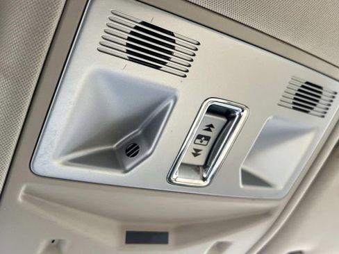 Used 2013 Jaguar XF image 29