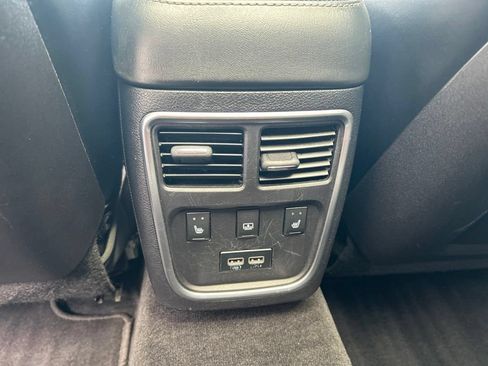 Used 2015 Chrysler 300 C RWD image 22