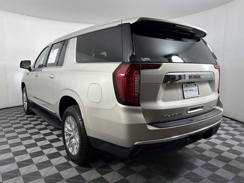 Used 2021 GMC Yukon XL SLT w/ SLT Luxury Plus Package AWD/4WD image 4