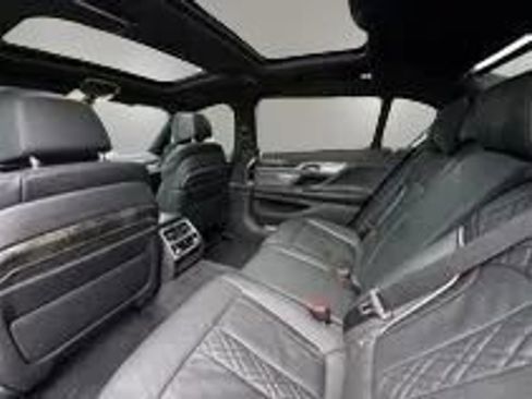 Used 2022 BMW 740i w/ M Sport Package RWD image 18