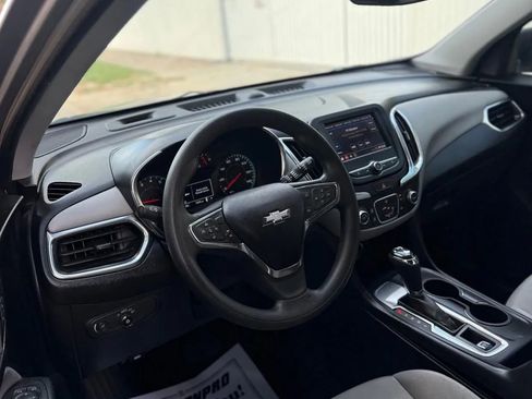 Used 2021 Chevrolet Equinox LS w/ LS Convenience Package FWD image 9
