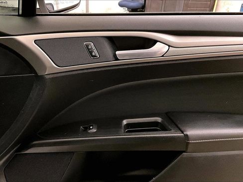 Used 2018 Ford Fusion SE w/ Fusion SE Technology Package image 23