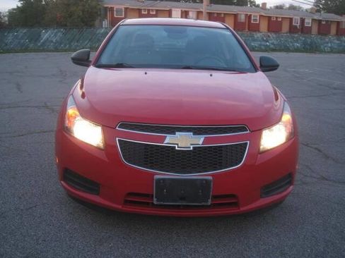 Used 2014 Chevrolet Cruze LS image 2
