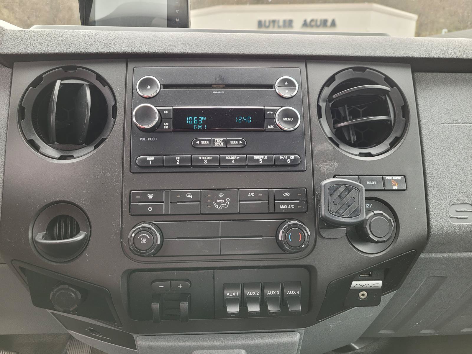 Used 2016 Ford F550 2WD Regular Cab Super Duty image 23