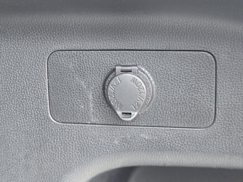 Used 2021 Toyota RAV4 XLE FWD image 11