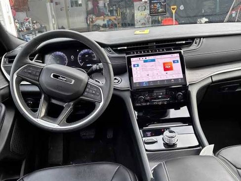 Used 2024 Jeep Grand Cherokee L Limited w/ Black Appearance Package image 6