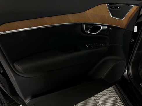 Used 2025 Volvo XC90 B6 Plus image 24